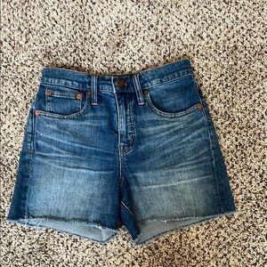 VGUC Madewell high rise denim shorts. Size 25
